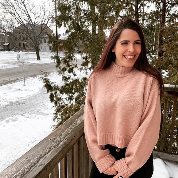 Meet your Posher, Julianna - Picture 1 of 1